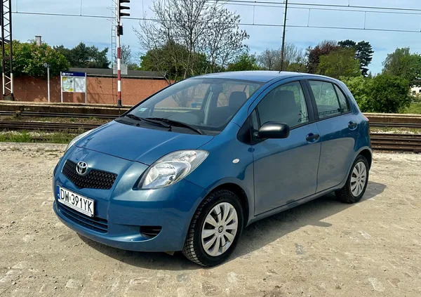 samochody osobowe Toyota Yaris cena 18900 przebieg: 105000, rok produkcji 2008 z Wrocław